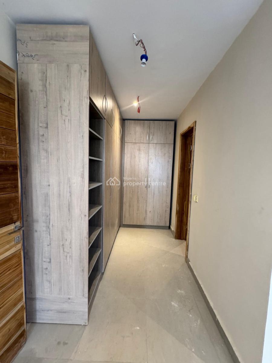 Spacious 2-bedroom Apartment with Top-tier Amenities, Lekki Phase 1, Lekki, Lagos, Block of Flats for Sale