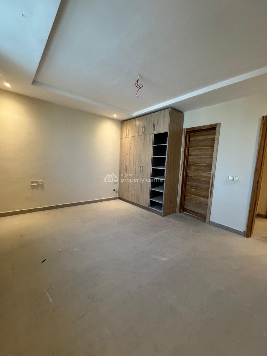 Spacious 2-bedroom Apartment with Top-tier Amenities, Lekki Phase 1, Lekki, Lagos, Block of Flats for Sale