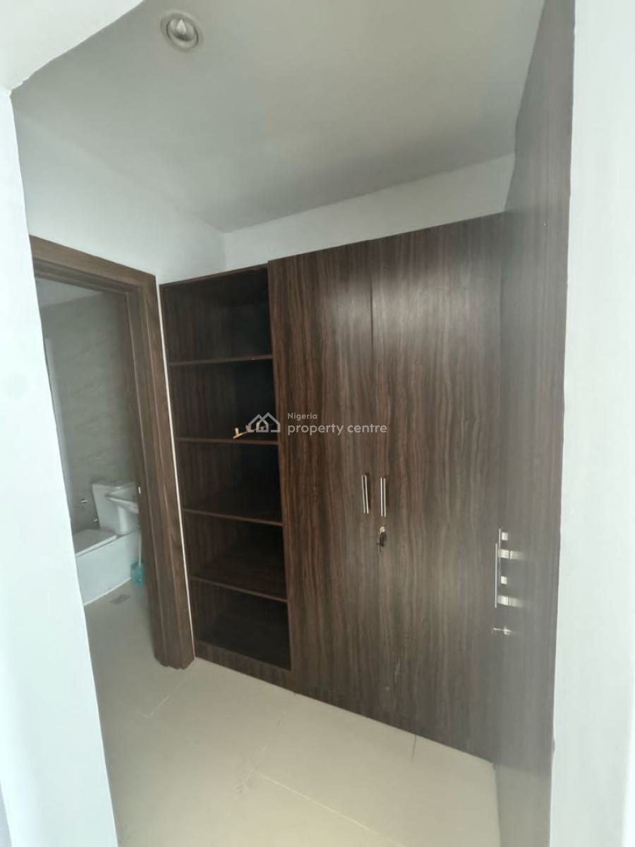Water Front Ensuit 2 Bed + Bq in a Highrise with Elevator/ Gym/ Pool, Blue. Water Apartments, Lekki Phase 1, Lekki, Lagos, Flat / Apartment for Rent