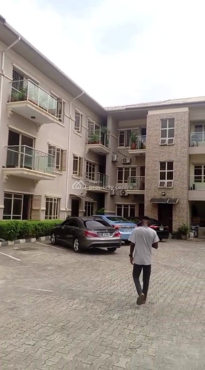 Decent 3bedroom Flat Upstairs Ensuite with Bq, Rhs, Lekki Phase 1, Lekki, Lagos, Flat / Apartment for Rent