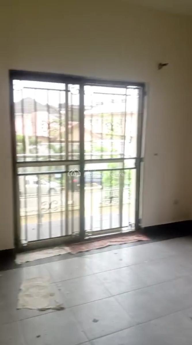 Decent 3bedroom Flat Upstairs Ensuite with Bq, Rhs, Lekki Phase 1, Lekki, Lagos, Flat / Apartment for Rent