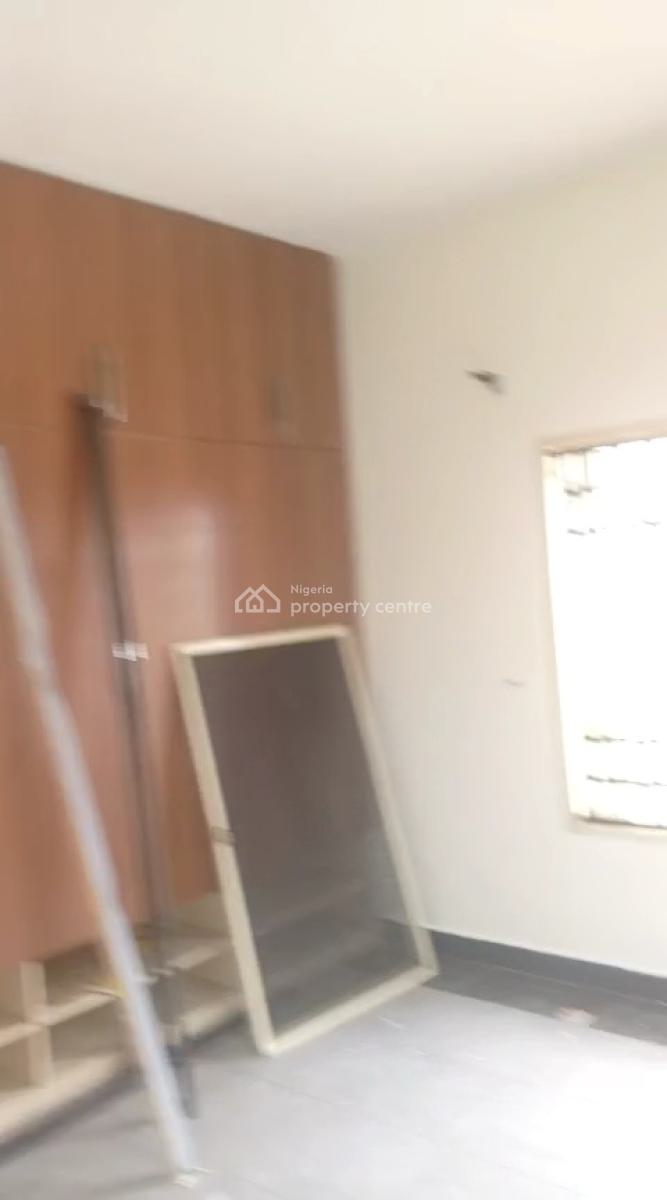 Decent 3bedroom Flat Upstairs Ensuite with Bq, Rhs, Lekki Phase 1, Lekki, Lagos, Flat / Apartment for Rent