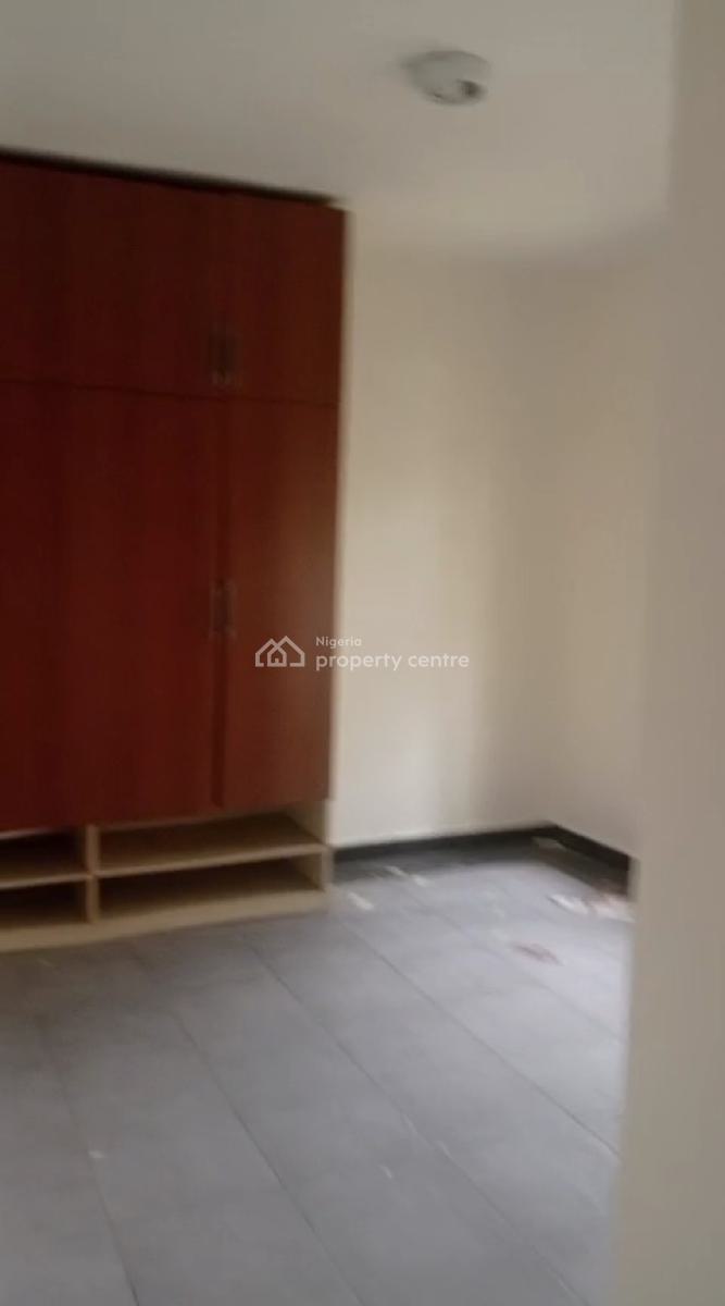 Decent 3bedroom Flat Upstairs Ensuite with Bq, Rhs, Lekki Phase 1, Lekki, Lagos, Flat / Apartment for Rent