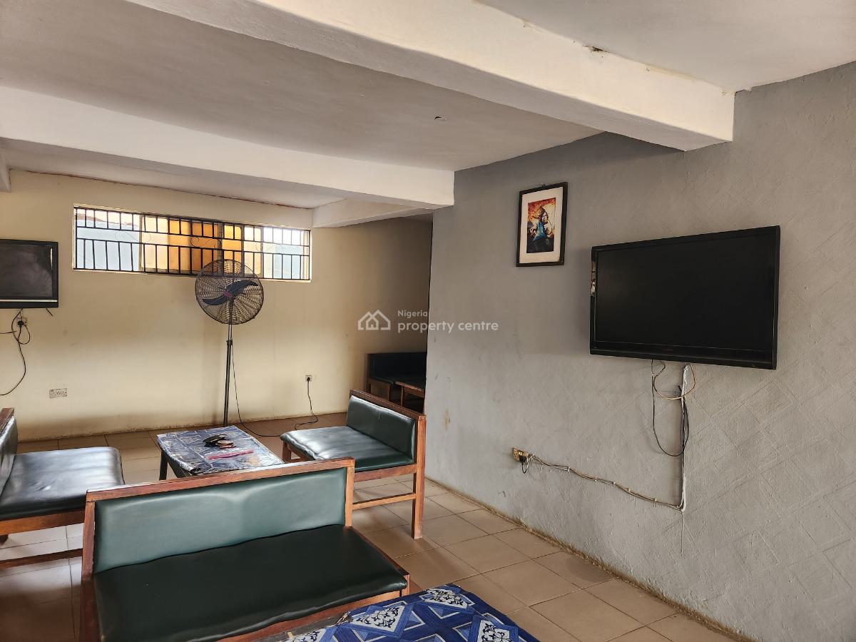 Strategic 6 Room Hotel on a Tarred Road, Near Nta, Agodi Ibadan, Agodi Gate, Ibadan North, Oyo, Hotel / Guest House for Sale
