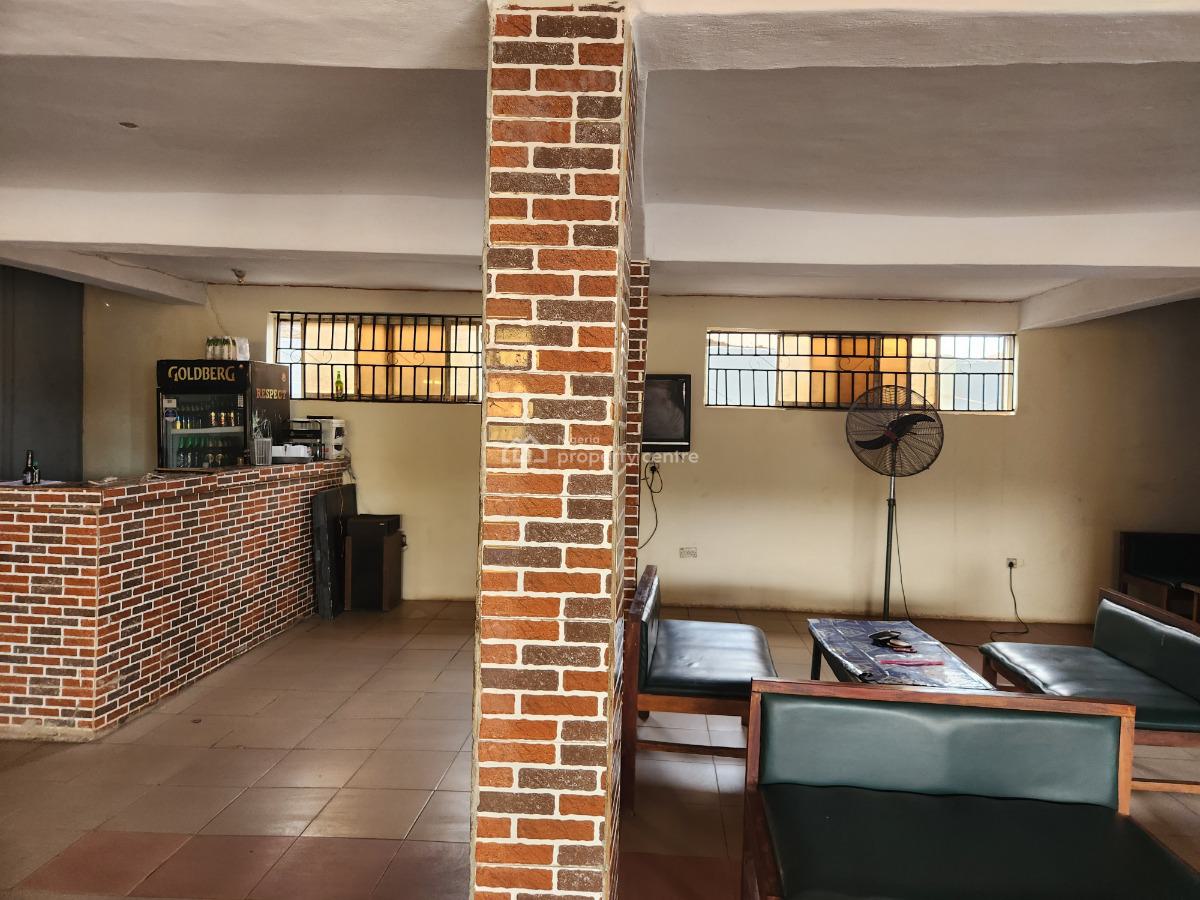 Strategic 6 Room Hotel on a Tarred Road, Near Nta, Agodi Ibadan, Agodi Gate, Ibadan North, Oyo, Hotel / Guest House for Sale