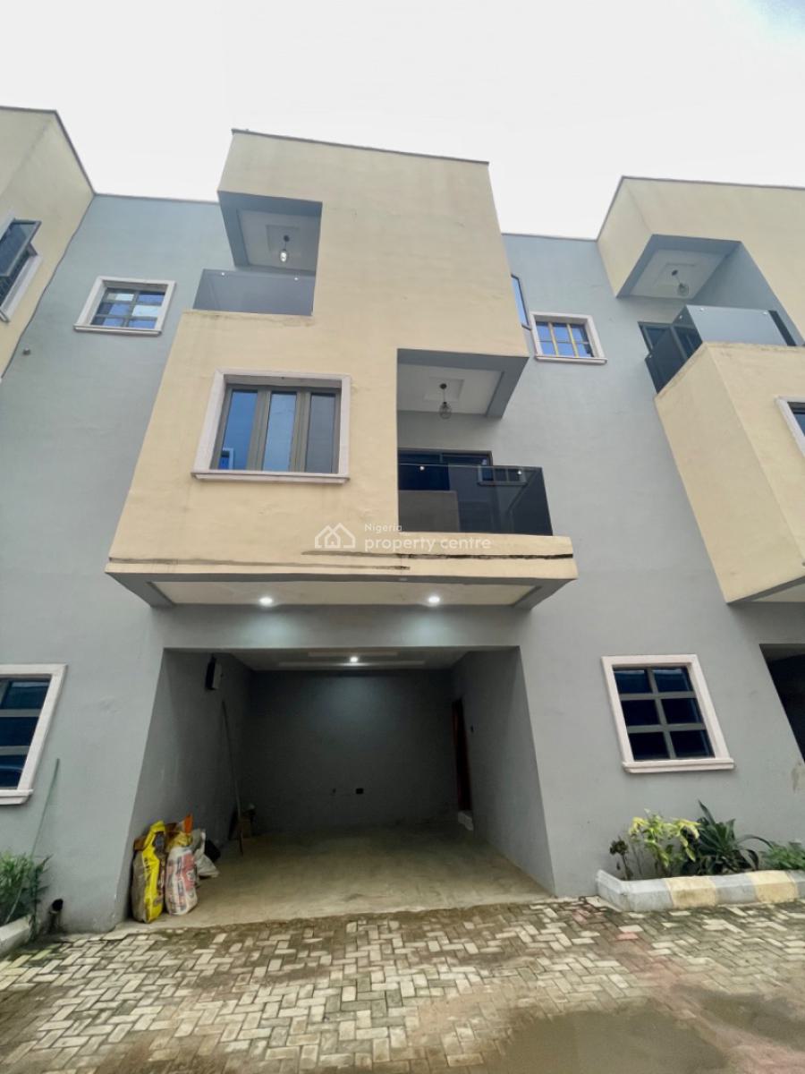 Well Spacious 3 Bedroom Duplex with Bq, Yaba Staff Quarters, Yaba, Lagos, Terraced Duplex for Sale