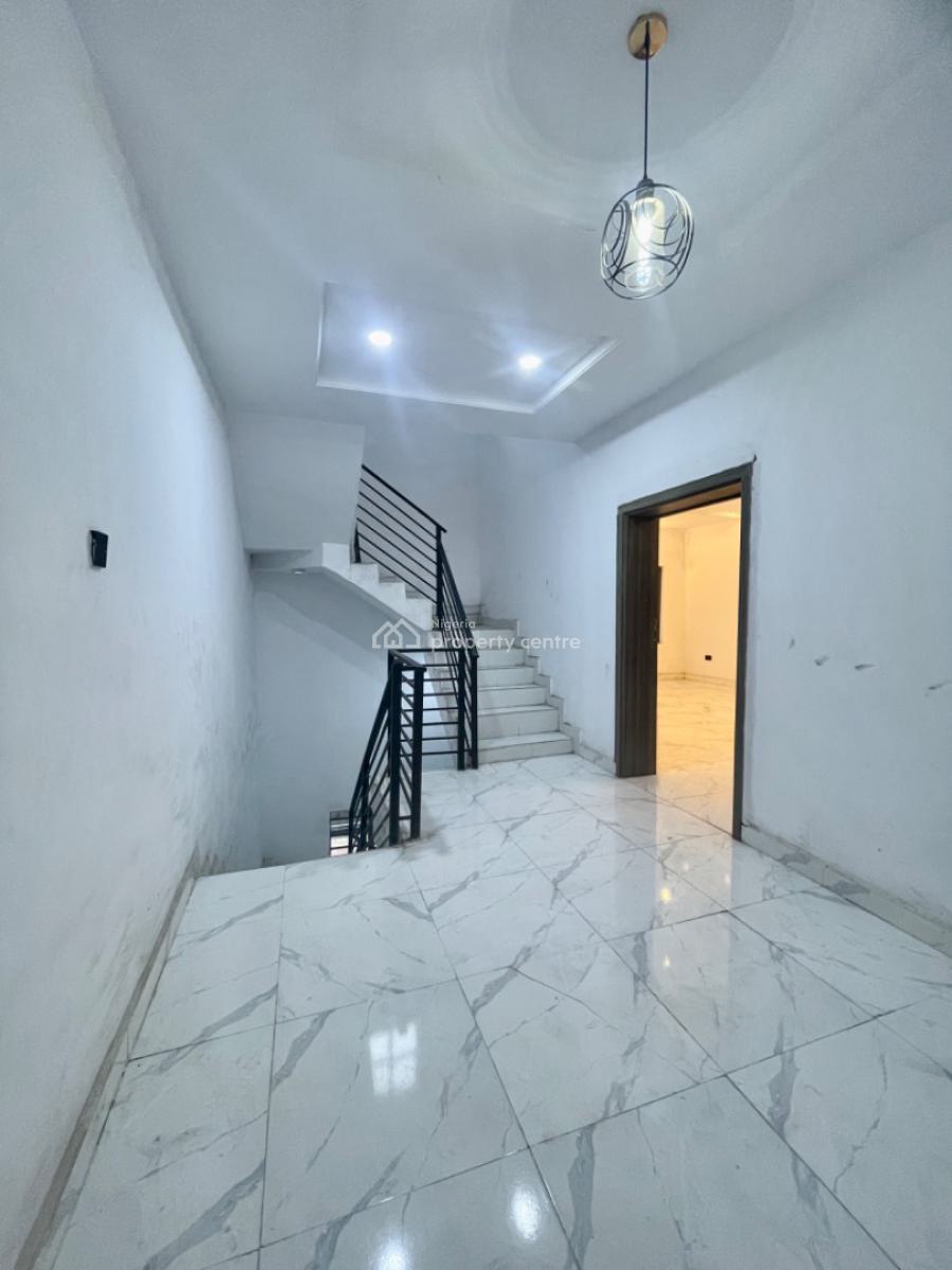 Well Spacious 3 Bedroom Duplex with Bq, Yaba Staff Quarters, Yaba, Lagos, Terraced Duplex for Sale