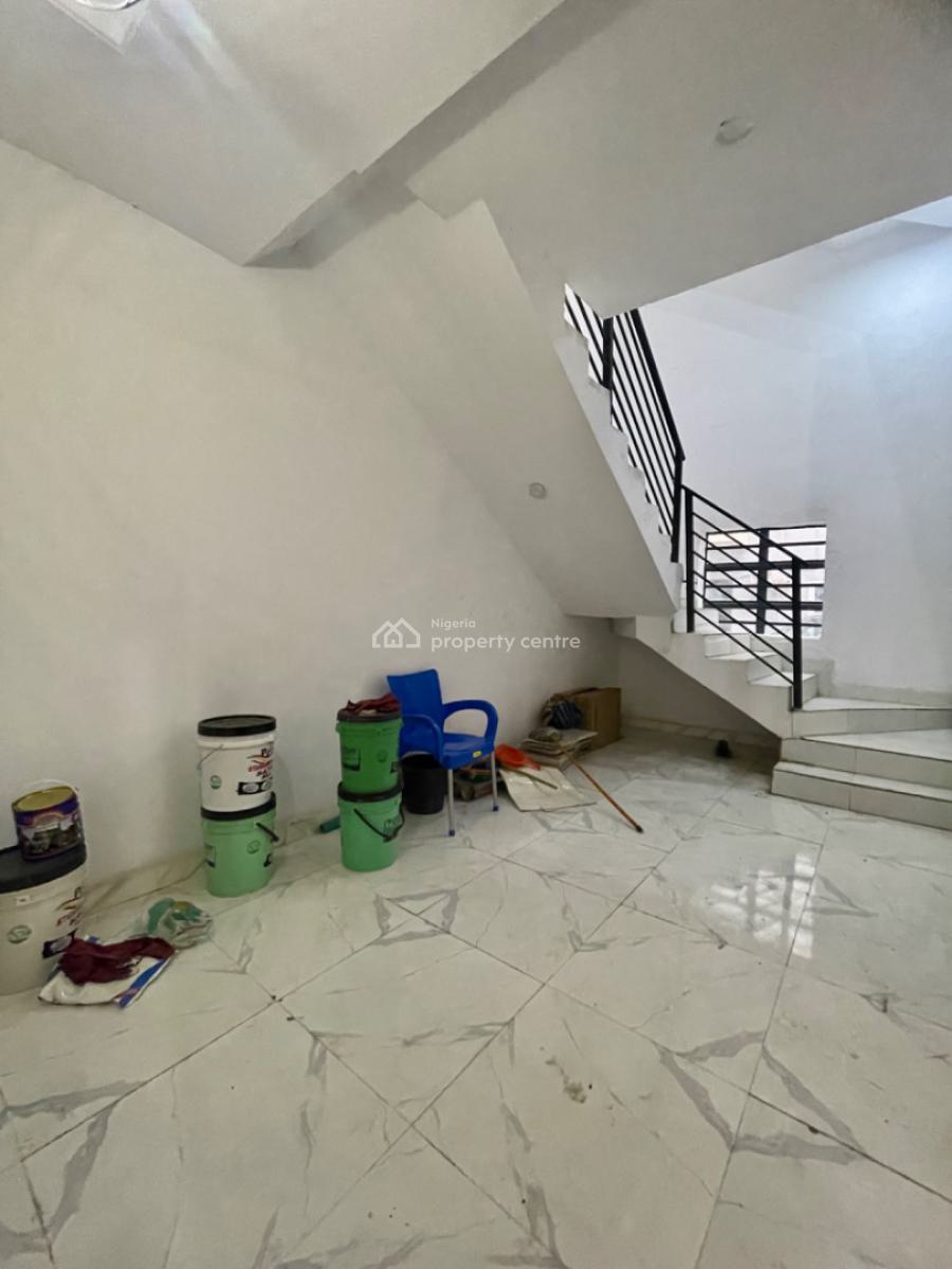 Well Spacious 3 Bedroom Duplex with Bq, Yaba Staff Quarters, Yaba, Lagos, Terraced Duplex for Sale