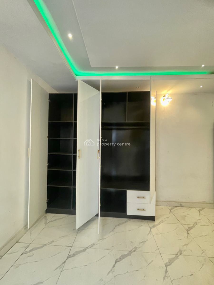Well Spacious 3 Bedroom Duplex with Bq, Yaba Staff Quarters, Yaba, Lagos, Terraced Duplex for Sale