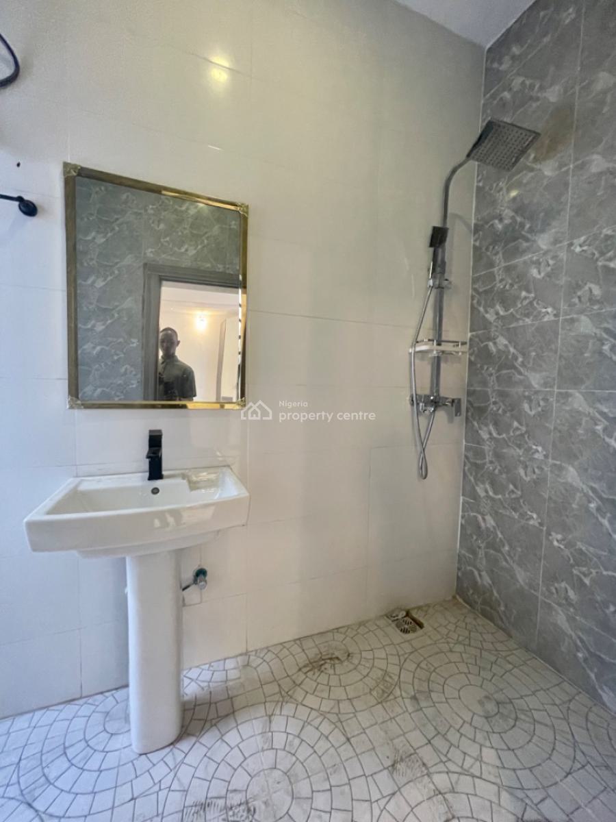 Well Spacious 3 Bedroom Duplex with Bq, Yaba Staff Quarters, Yaba, Lagos, Terraced Duplex for Sale