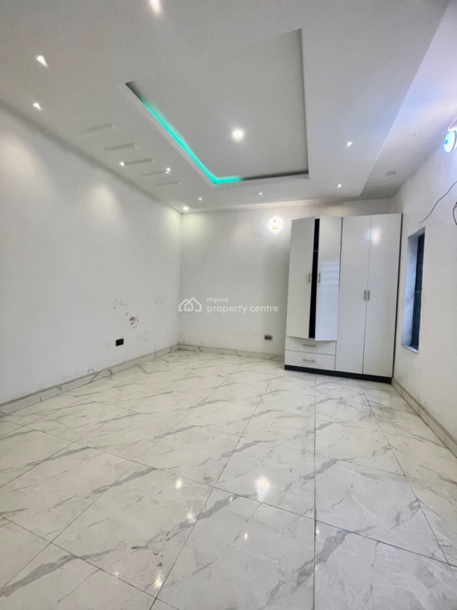 Well Spacious 3 Bedroom Duplex with Bq, Yaba Staff Quarters, Yaba, Lagos, Terraced Duplex for Sale