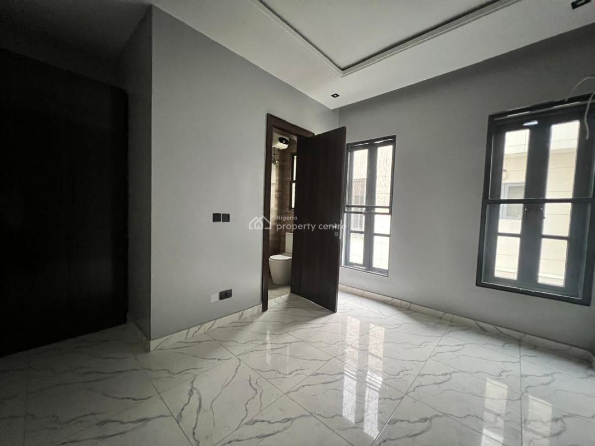 2 Bedroom Apartment with a Room Boys Quarters, Lekki Phase 1, Lekki, Lagos, Flat / Apartment for Sale