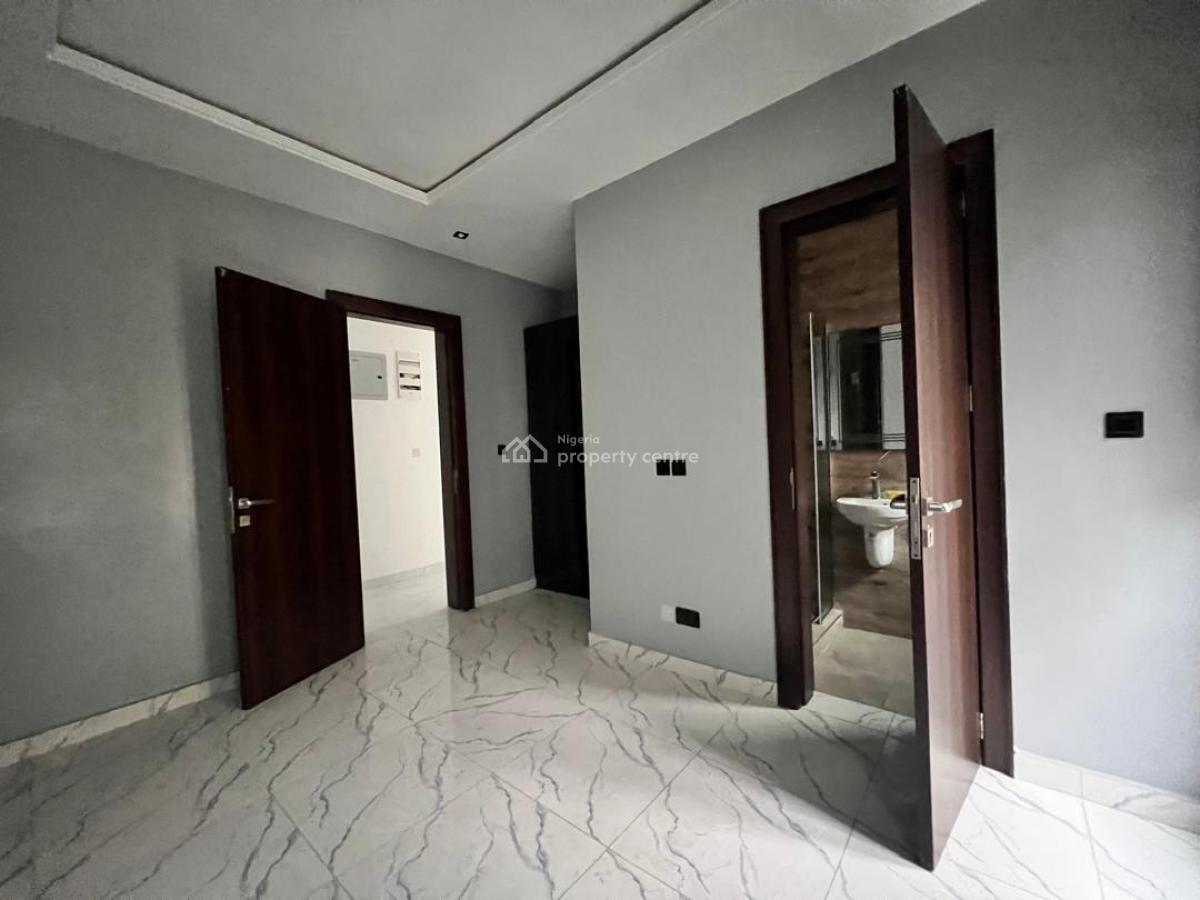 2 Bedroom Apartment with a Room Boys Quarters, Lekki Phase 1, Lekki, Lagos, Flat / Apartment for Sale