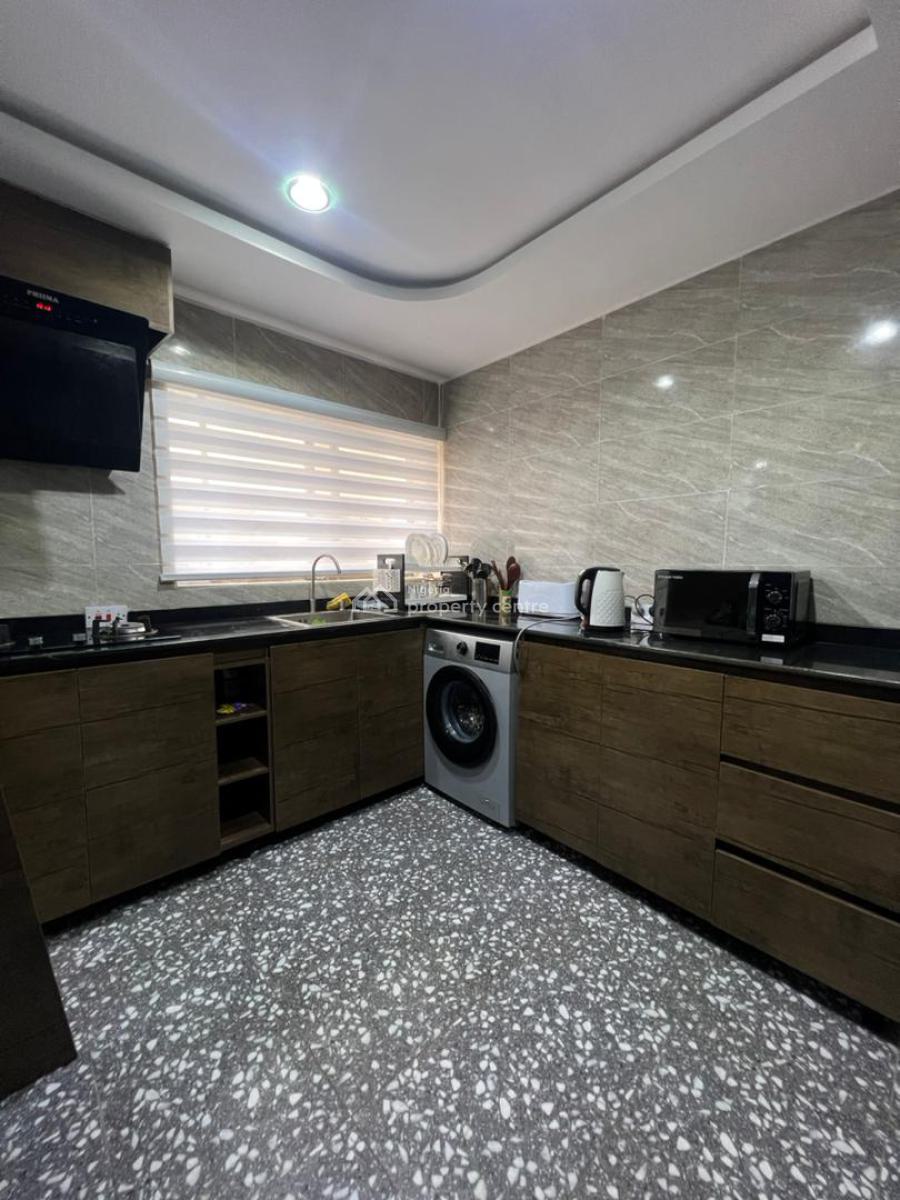 Strategic 3 Bedroom Apartment Near The Road, Near D Rovans Off Ring Road, Challenge, Ibadan, Oyo, Flat / Apartment Short Let