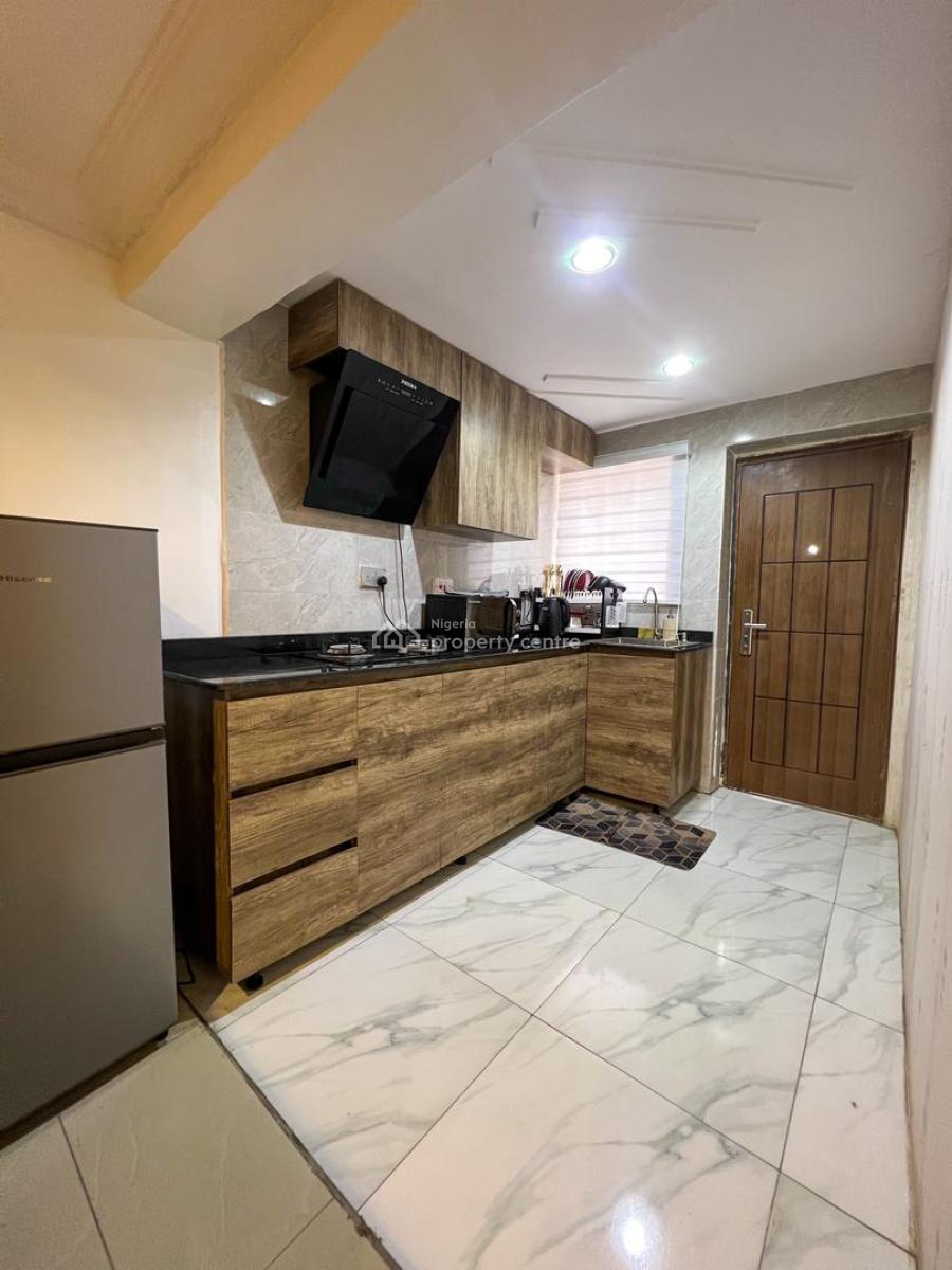 Strategic 3 Bedroom Apartment Near The Road, Near D Rovans Off Ring Road, Challenge, Ibadan, Oyo, Flat / Apartment Short Let
