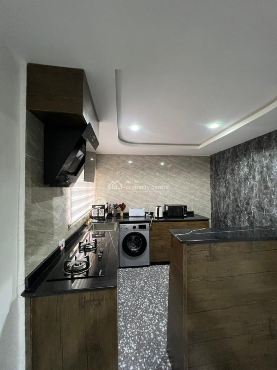 Strategic 3 Bedroom Apartment Near The Road, Near D Rovans Off Ring Road, Challenge, Ibadan, Oyo, Flat / Apartment Short Let