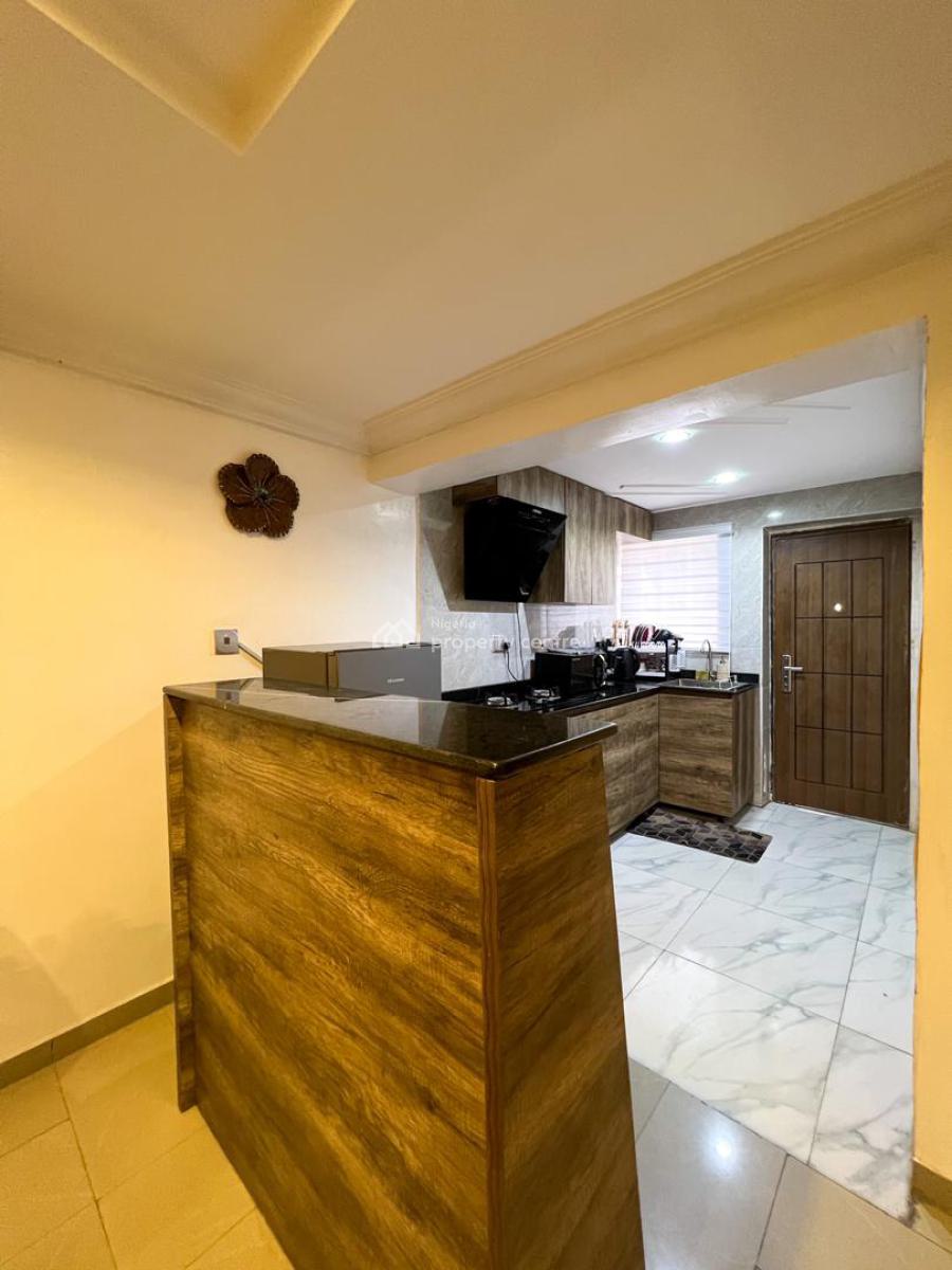 Strategic 3 Bedroom Apartment Near The Road, Near D Rovans Off Ring Road, Challenge, Ibadan, Oyo, Flat / Apartment Short Let