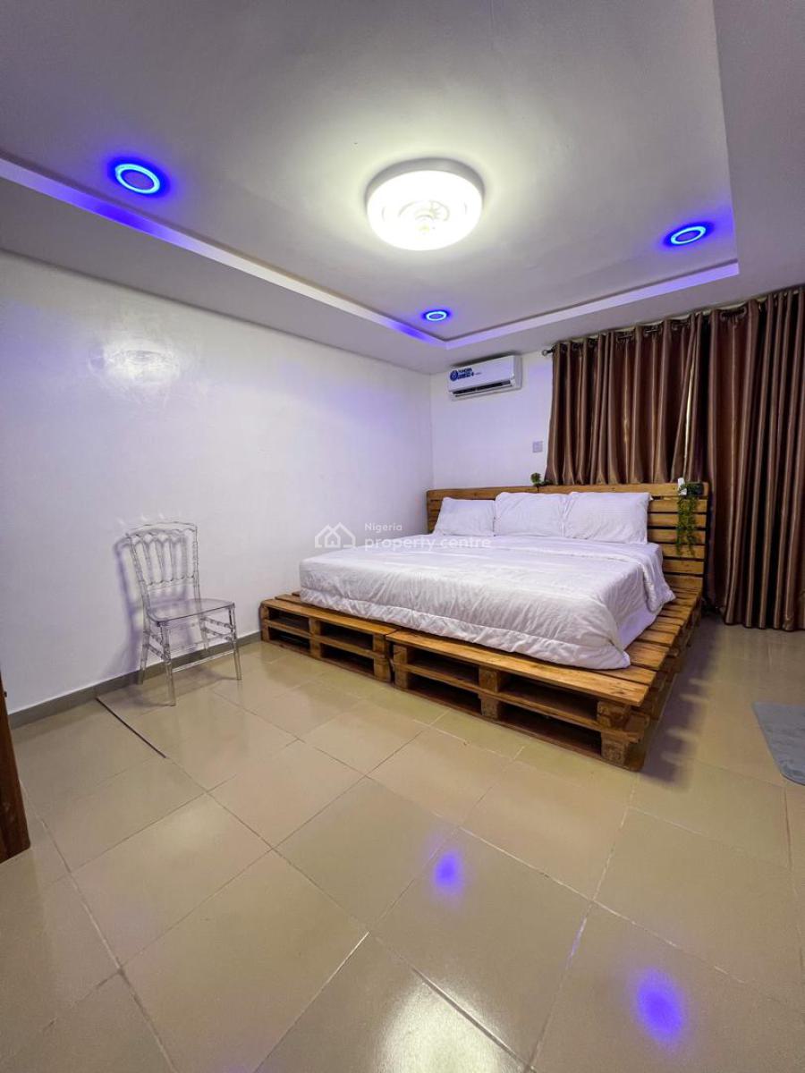 Strategic 3 Bedroom Apartment Near The Road, Near D Rovans Off Ring Road, Challenge, Ibadan, Oyo, Flat / Apartment Short Let