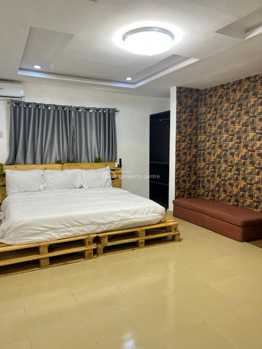 Strategic 3 Bedroom Apartment Near The Road, Near D Rovans Off Ring Road, Challenge, Ibadan, Oyo, Flat / Apartment Short Let