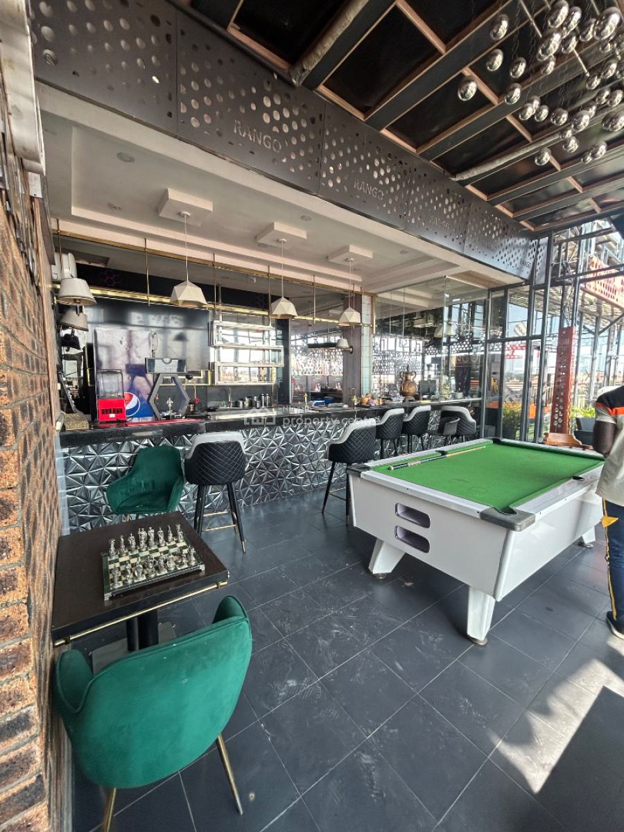 Well Maintained and Spacious Lounge and Bar, Lekki Phase 1, Lekki, Lagos, Restaurant / Bar for Rent