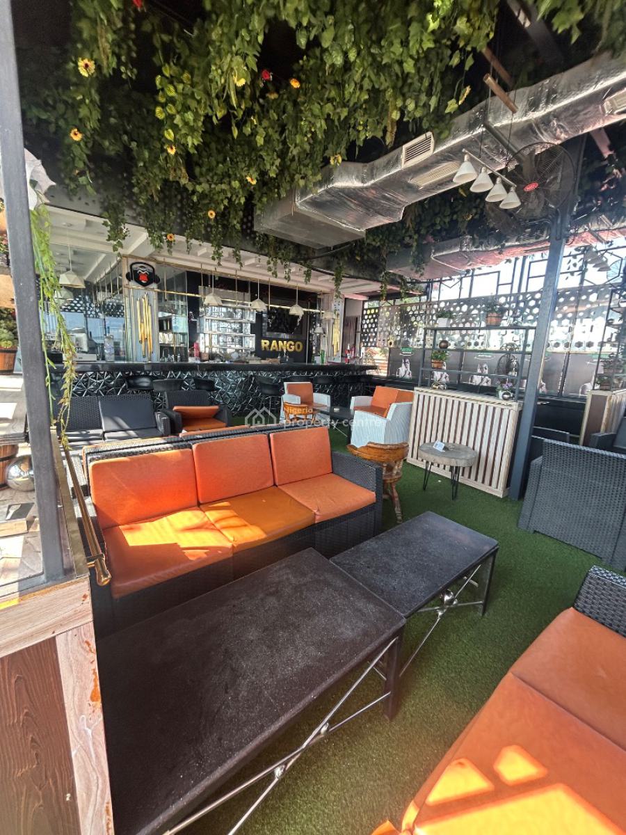 Well Maintained and Spacious Lounge and Bar, Lekki Phase 1, Lekki, Lagos, Restaurant / Bar for Rent