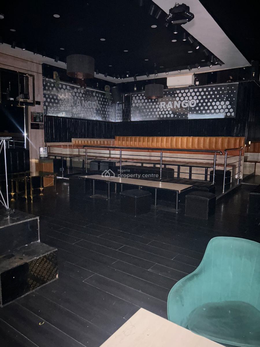 Well Maintained and Spacious Lounge and Bar, Lekki Phase 1, Lekki, Lagos, Restaurant / Bar for Rent