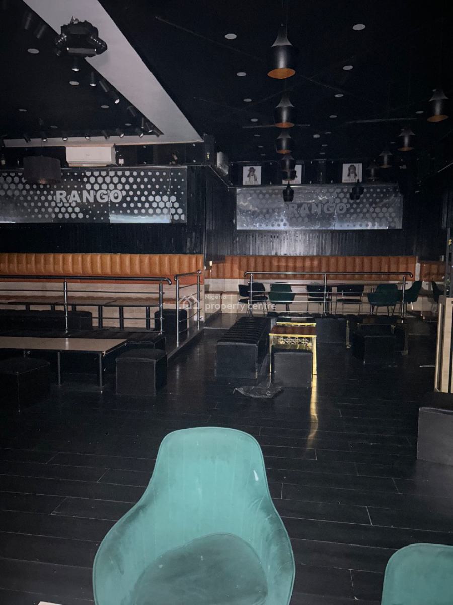 Well Maintained and Spacious Lounge and Bar, Lekki Phase 1, Lekki, Lagos, Restaurant / Bar for Rent