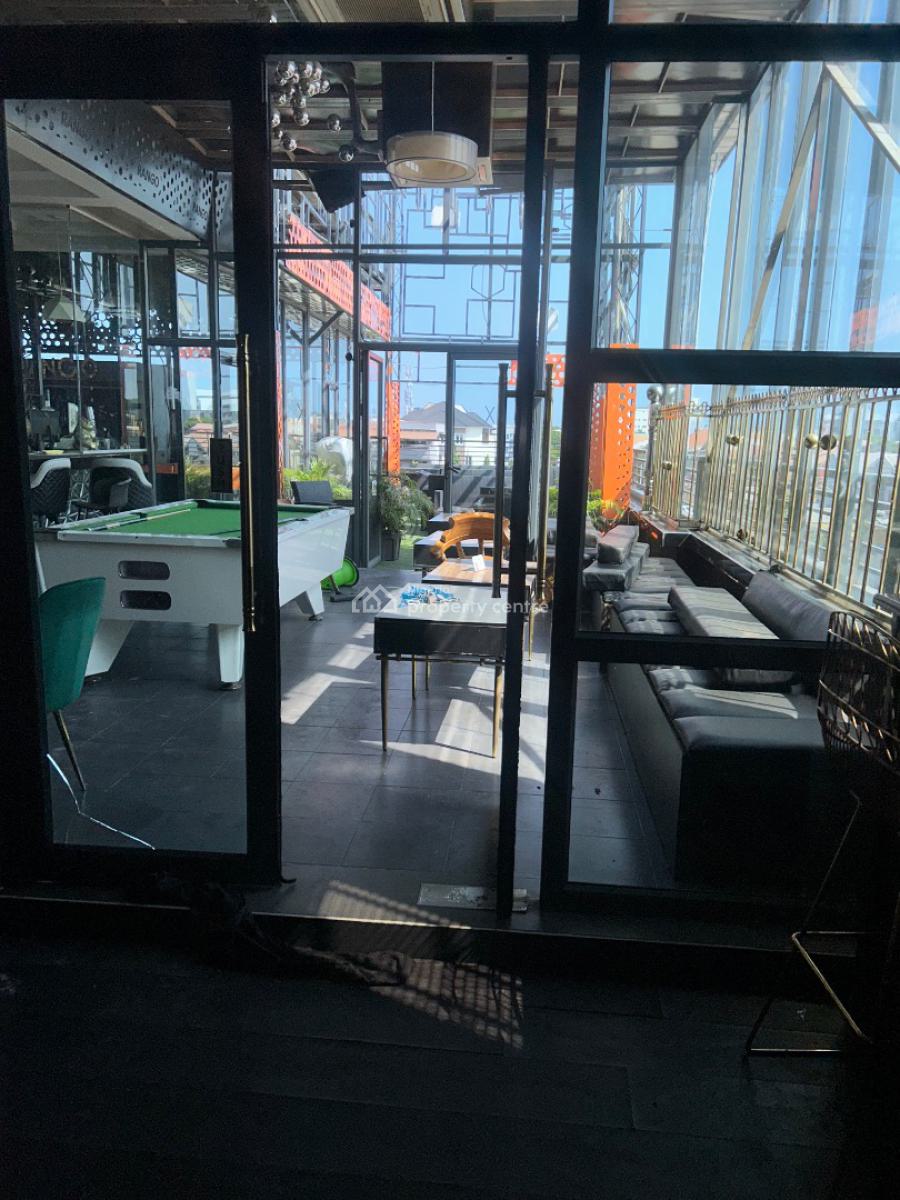 Well Maintained and Spacious Lounge and Bar, Lekki Phase 1, Lekki, Lagos, Restaurant / Bar for Rent