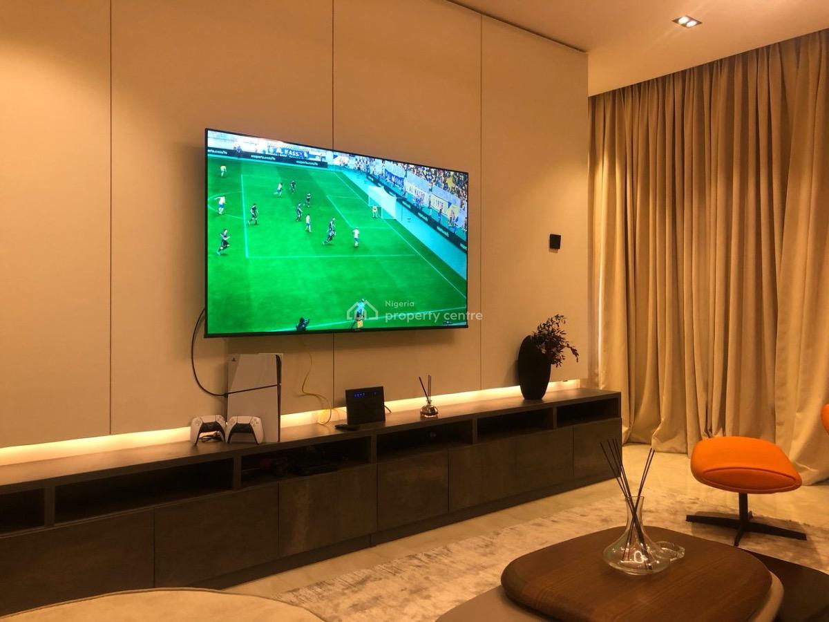 Beautiful 3 Bedroom with Dining Area and Swimming Pool, Netflix and Dstv Available, Lekki Phase 1, Lekki, Lagos, Flat / Apartment Short Let