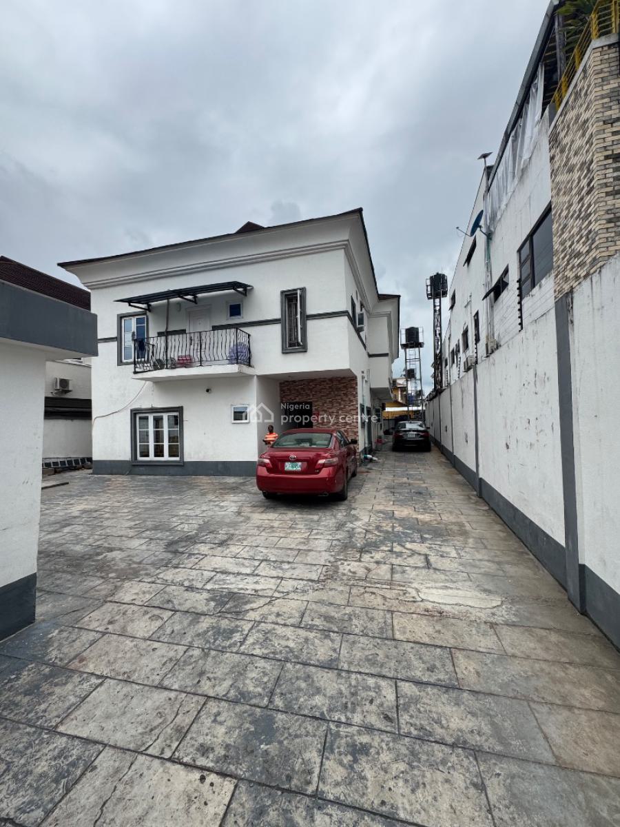 𝐌𝐀𝐈𝐍𝐓𝐀𝐈𝐍𝐄𝐃 𝐓𝐖𝐎 𝐁𝐄𝐃𝐑𝐎𝐎𝐌 𝐀𝐏𝐀𝐑𝐓𝐌𝐄𝐍𝐓, Lekki Phase 1, Lekki Phase 1, Lekki, Lagos, Flat / Apartment for Rent