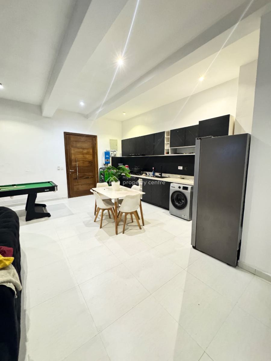 𝐓𝐀𝐒𝐓𝐄𝐅𝐔𝐋𝐋𝐘 𝐅𝐔𝐑𝐍𝐈𝐒𝐇𝐄𝐃 2 𝐁𝐄𝐃𝐑𝐎𝐎𝐌, Ikate, Lekki, Lagos, Flat / Apartment for Rent