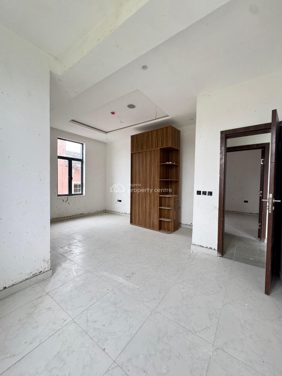 Spacious 2 Bedroom Apartment in a Secured Neighborhood, Lekki Phase 1, Lekki, Lagos, Flat / Apartment for Sale