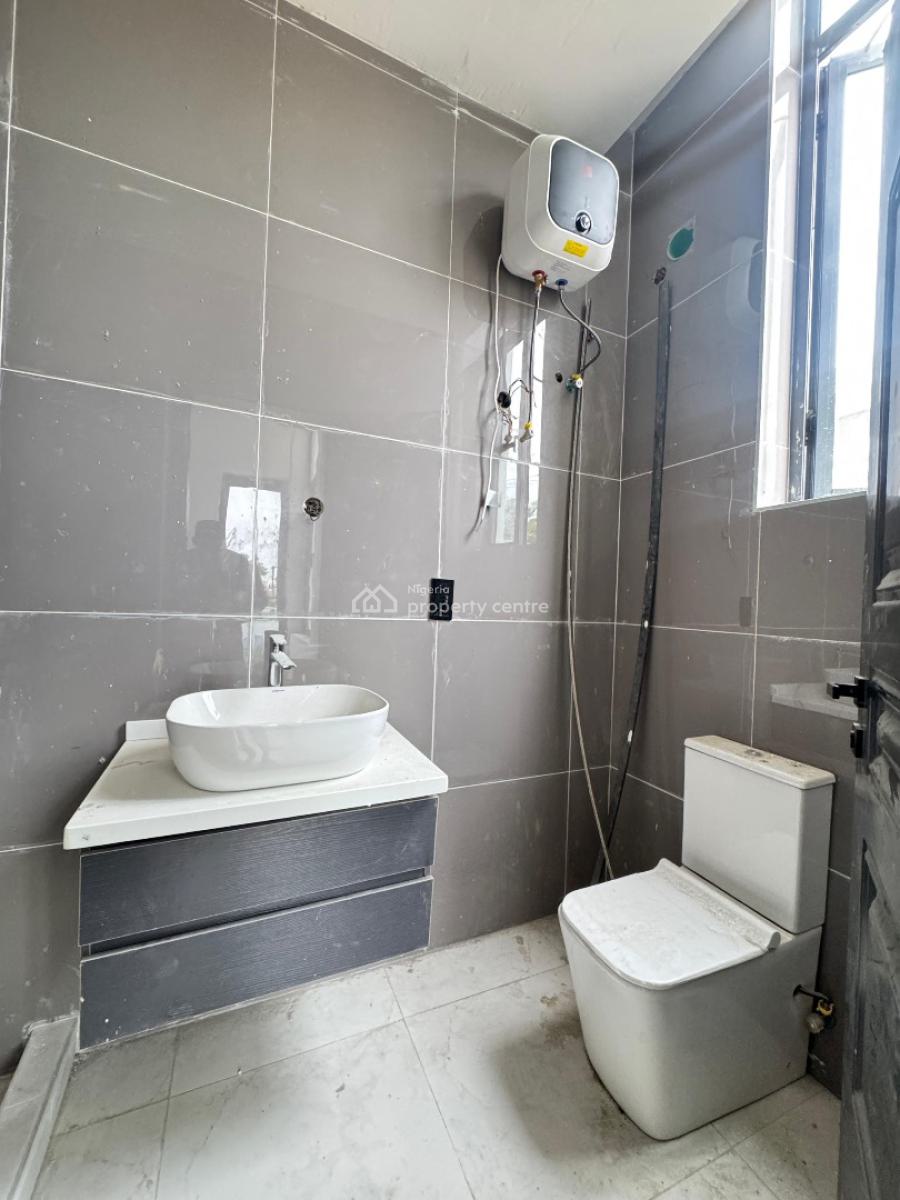 Spacious 2 Bedroom Apartment in a Secured Neighborhood, Lekki Phase 1, Lekki, Lagos, Flat / Apartment for Sale