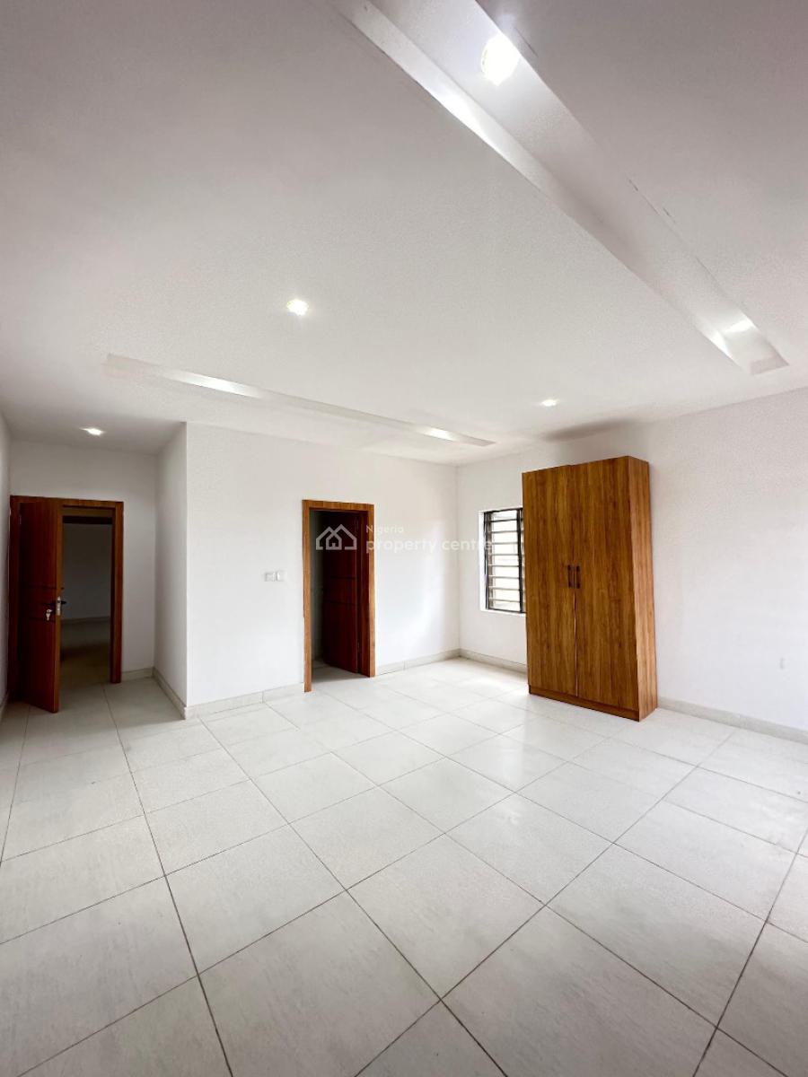 to E Spacious 2 Bedroom Apartment, Lekki Phase 1, Lekki, Lagos, Flat / Apartment for Sale