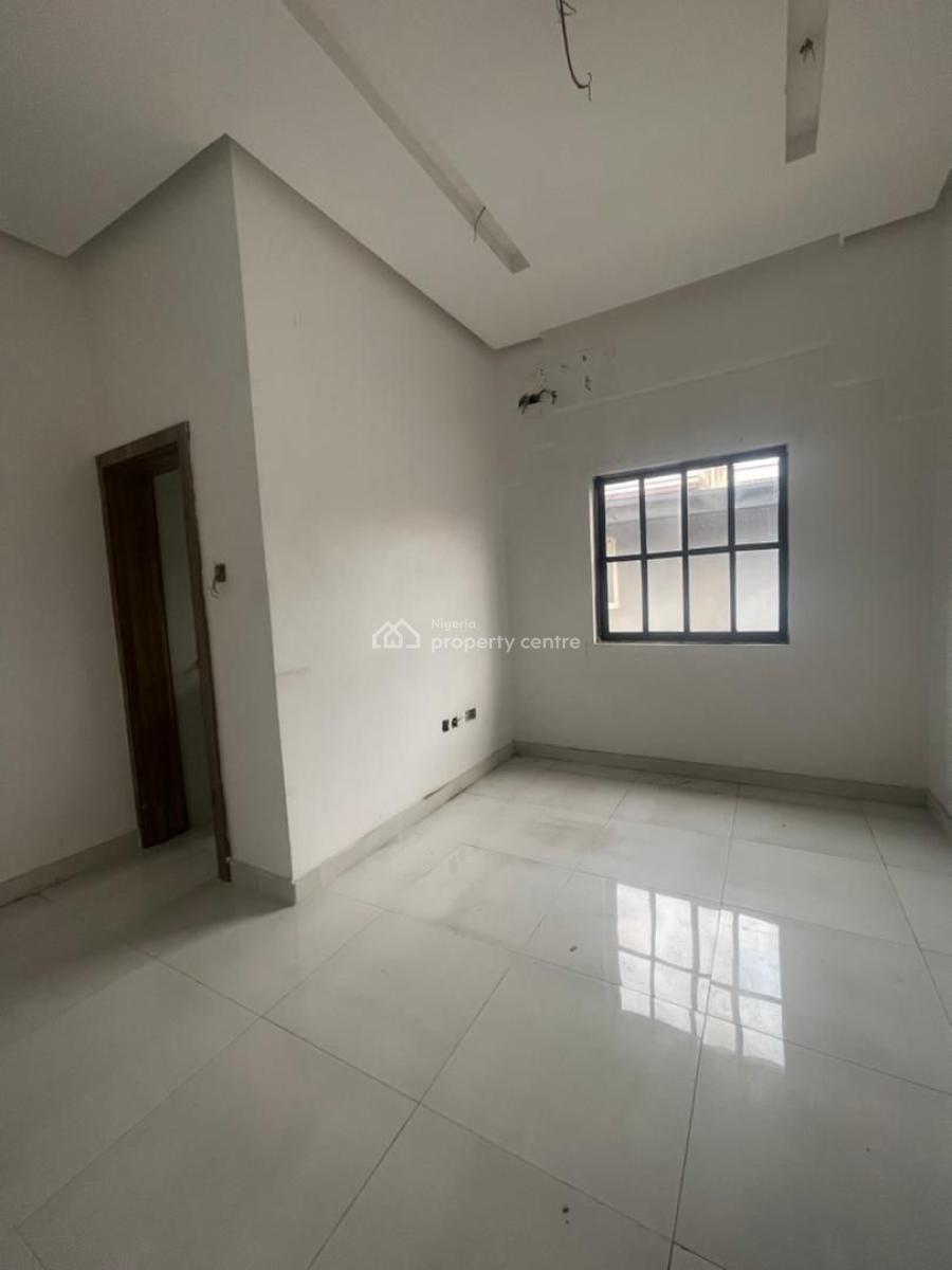 a Remarkable Four in One Shop on a Major Road in Lekki  Phase 1 Proper, Lekki Phase 1, Lekki, Lagos, Shop for Rent