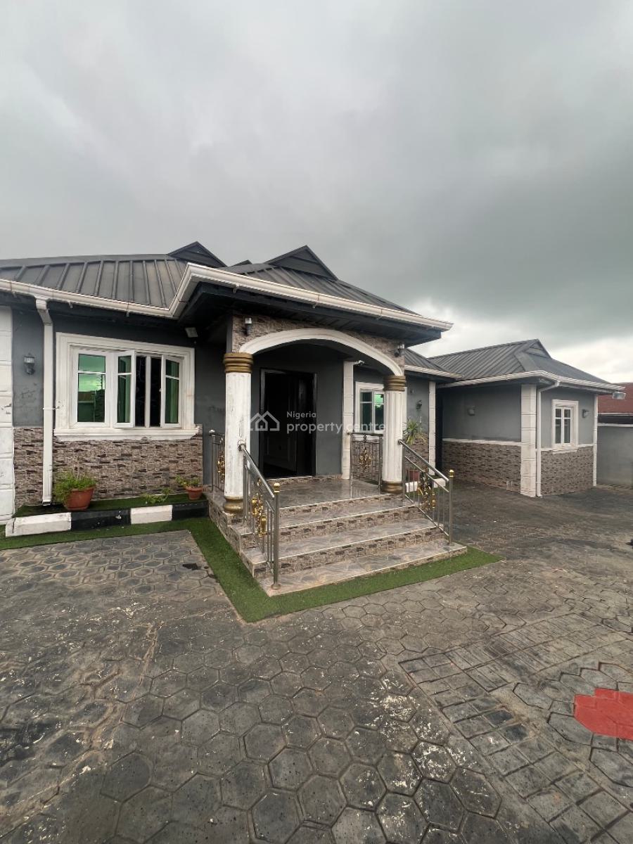 Neat and Standard Bungalows Needs New Owners, Idi Obi, Just After Ologuneru Railway Bridge, Ologuneru Eleyele Road I, Ologuneru, Ibadan, Oyo, Block of Flats for Sale