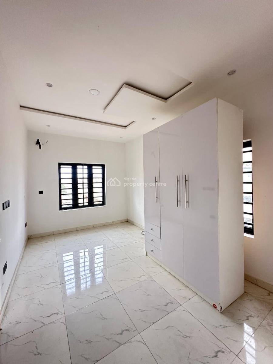 Spacious 2 Bedroom Apartment with  a Rooftop Lounge., Lekki Phase 1, Lekki, Lagos, Flat / Apartment for Sale