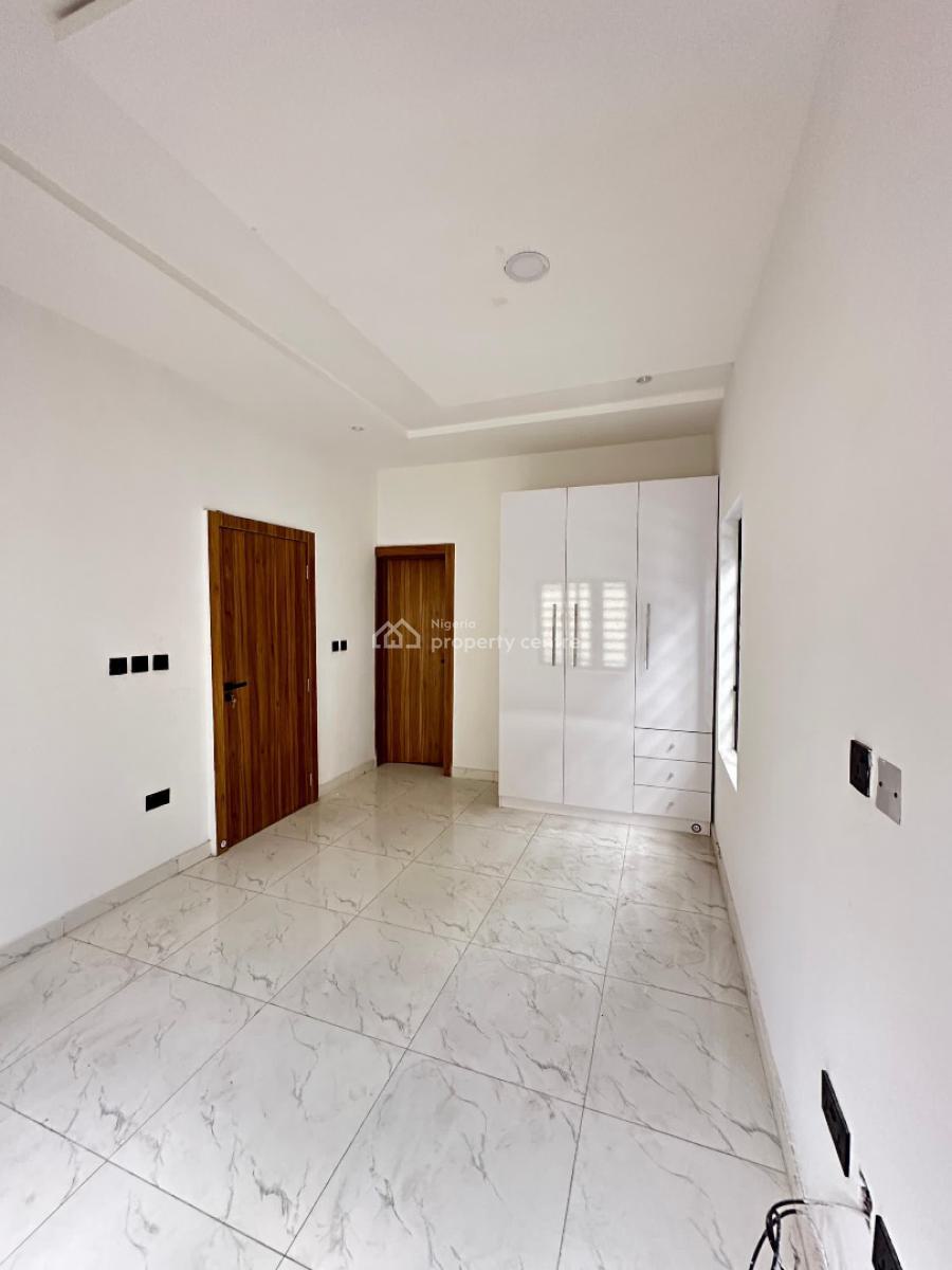Spacious 2 Bedroom Apartment with  a Rooftop Lounge., Lekki Phase 1, Lekki, Lagos, Flat / Apartment for Sale