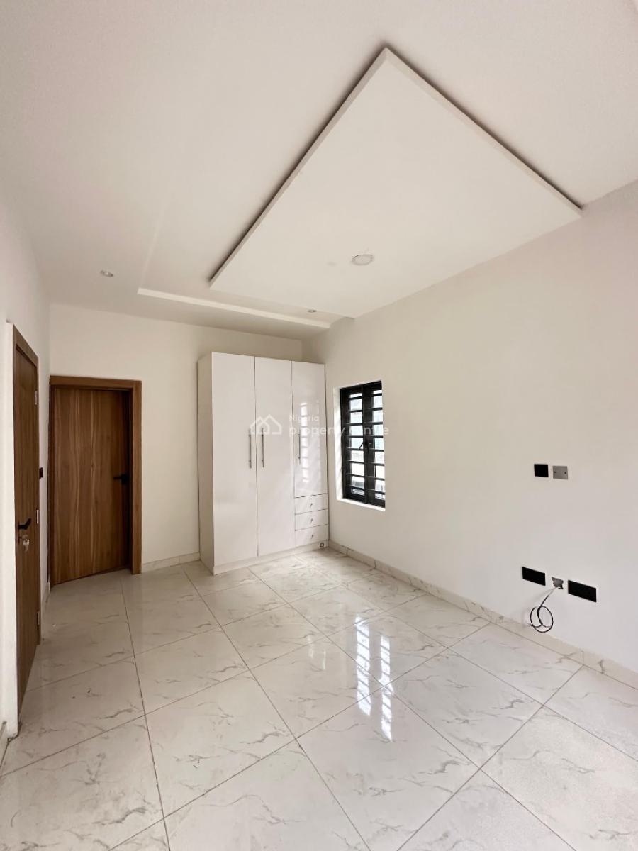 Spacious 2 Bedroom Apartment with  a Rooftop Lounge., Lekki Phase 1, Lekki, Lagos, Flat / Apartment for Sale