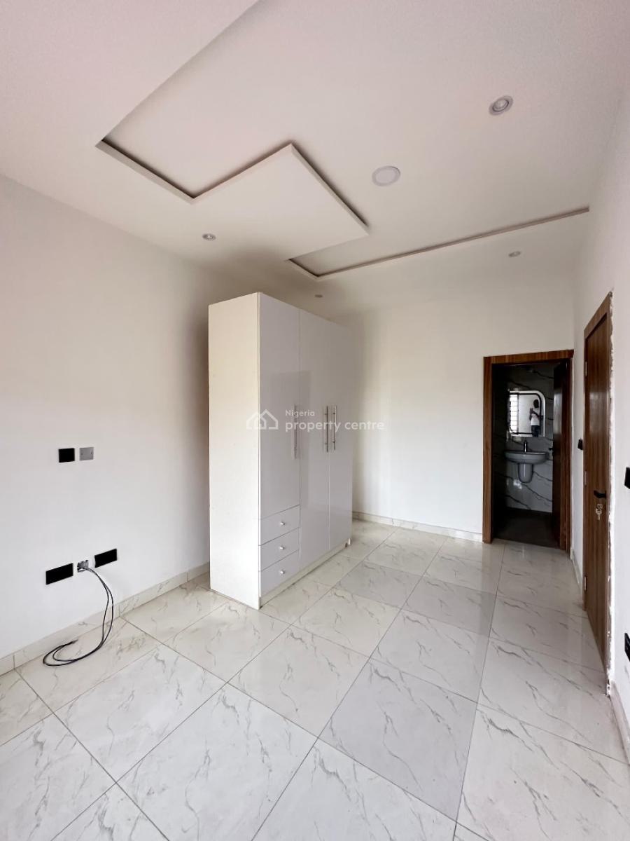 Spacious 2 Bedroom Apartment with  a Rooftop Lounge., Lekki Phase 1, Lekki, Lagos, Flat / Apartment for Sale