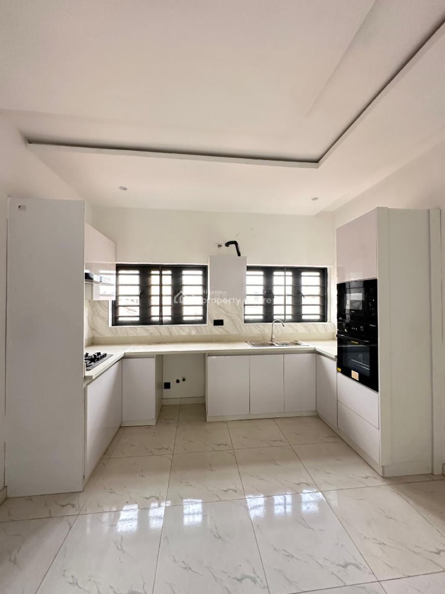 Spacious 2 Bedroom Apartment with  a Rooftop Lounge., Lekki Phase 1, Lekki, Lagos, Flat / Apartment for Sale