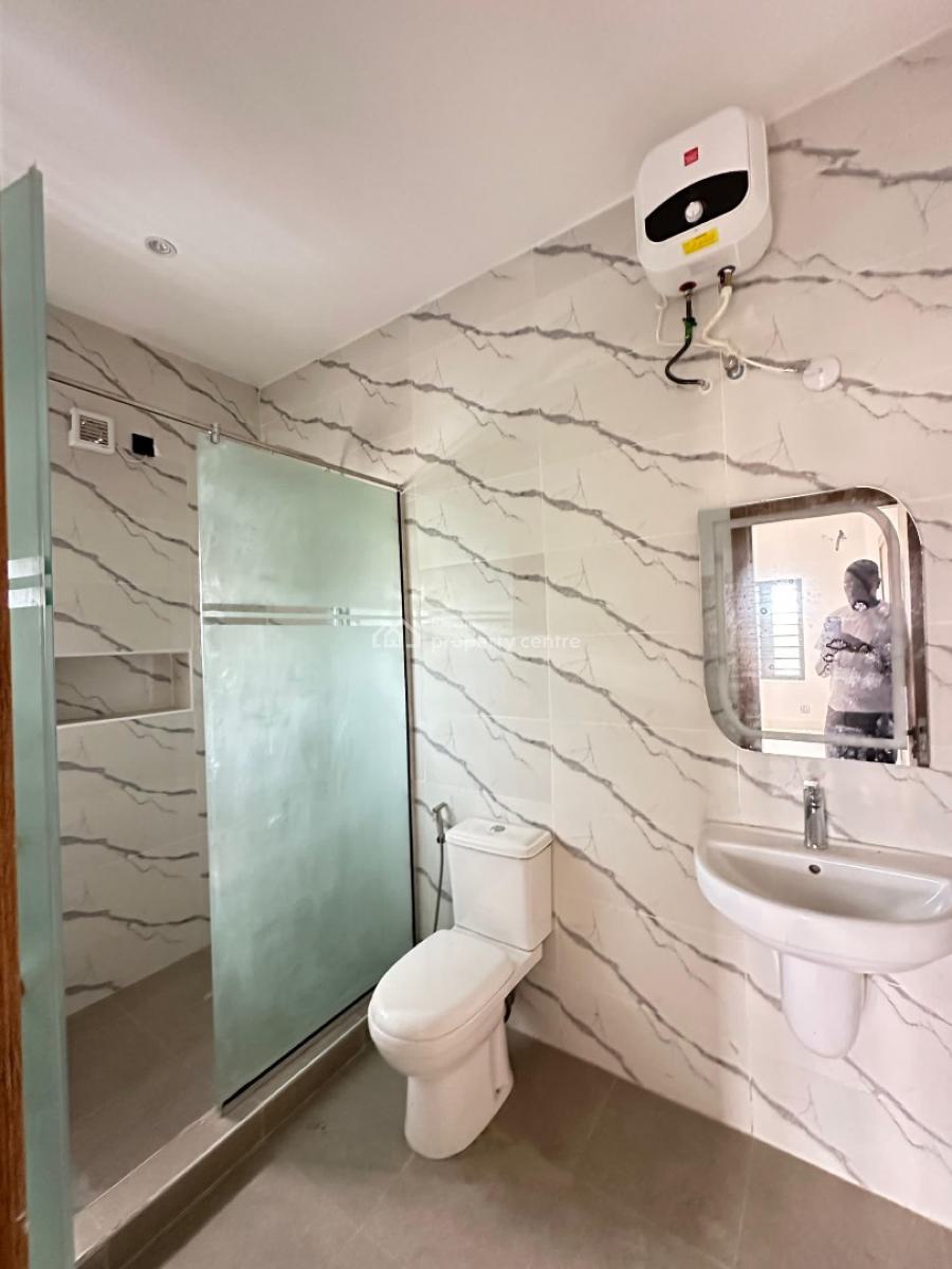 Spacious 2 Bedroom Apartment with  a Rooftop Lounge., Lekki Phase 1, Lekki, Lagos, Flat / Apartment for Sale