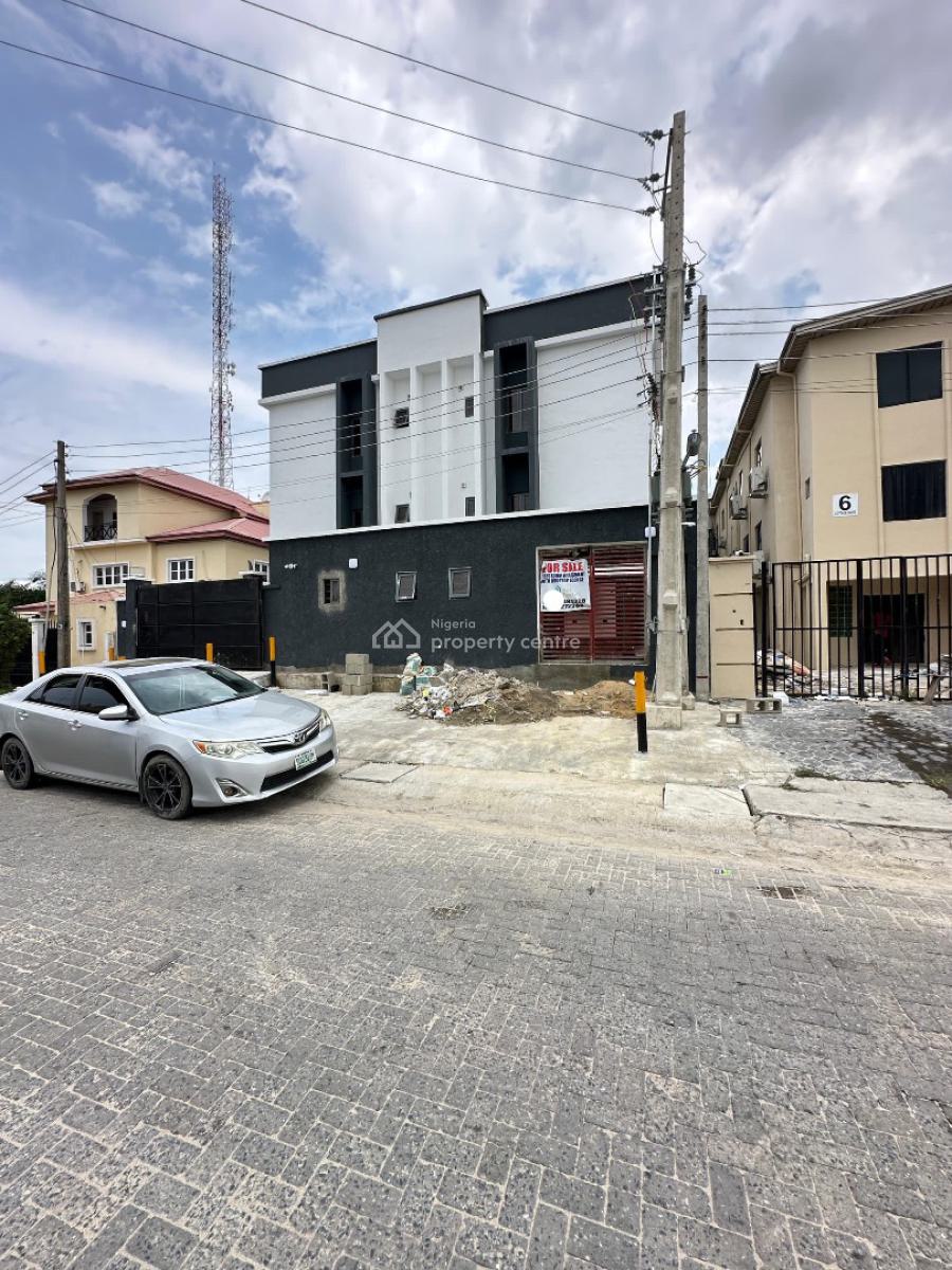 Spacious 2 Bedroom Apartment with  a Rooftop Lounge., Lekki Phase 1, Lekki, Lagos, Flat / Apartment for Sale