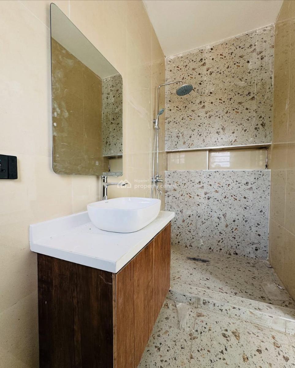 Luxurious 3 Bedroom Apartment with a Pool, Gym and Elevator, Lekki Phase 1, Lekki, Lagos, Flat / Apartment for Sale