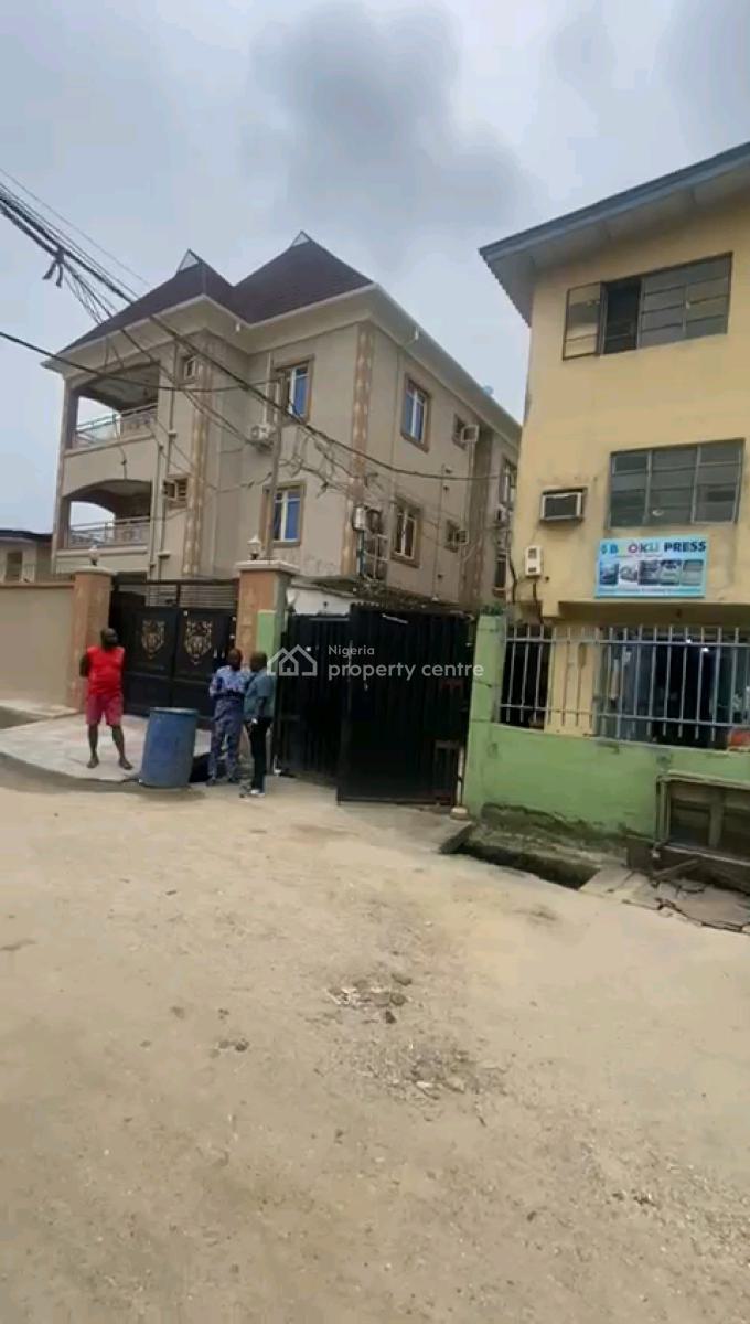 6 Units of 3-bedroom Flats - Potential for Renovation, Ijagbemi Street, Pedro, Gbagada, Lagos, Block of Flats for Sale