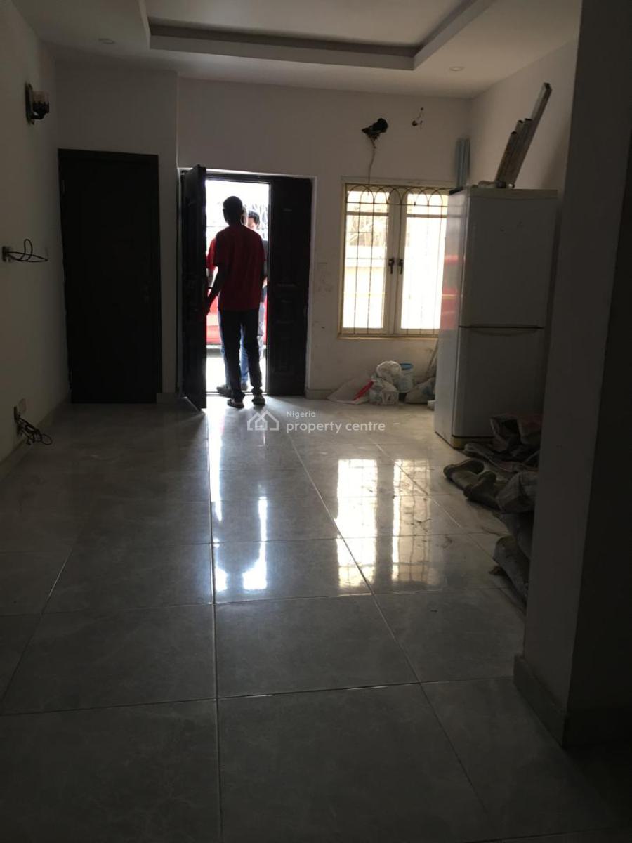Well Maintained 2 Bedroom Apartment, Off Freedom Way, Lekki Phase 1, Lekki, Lagos, Flat / Apartment for Rent