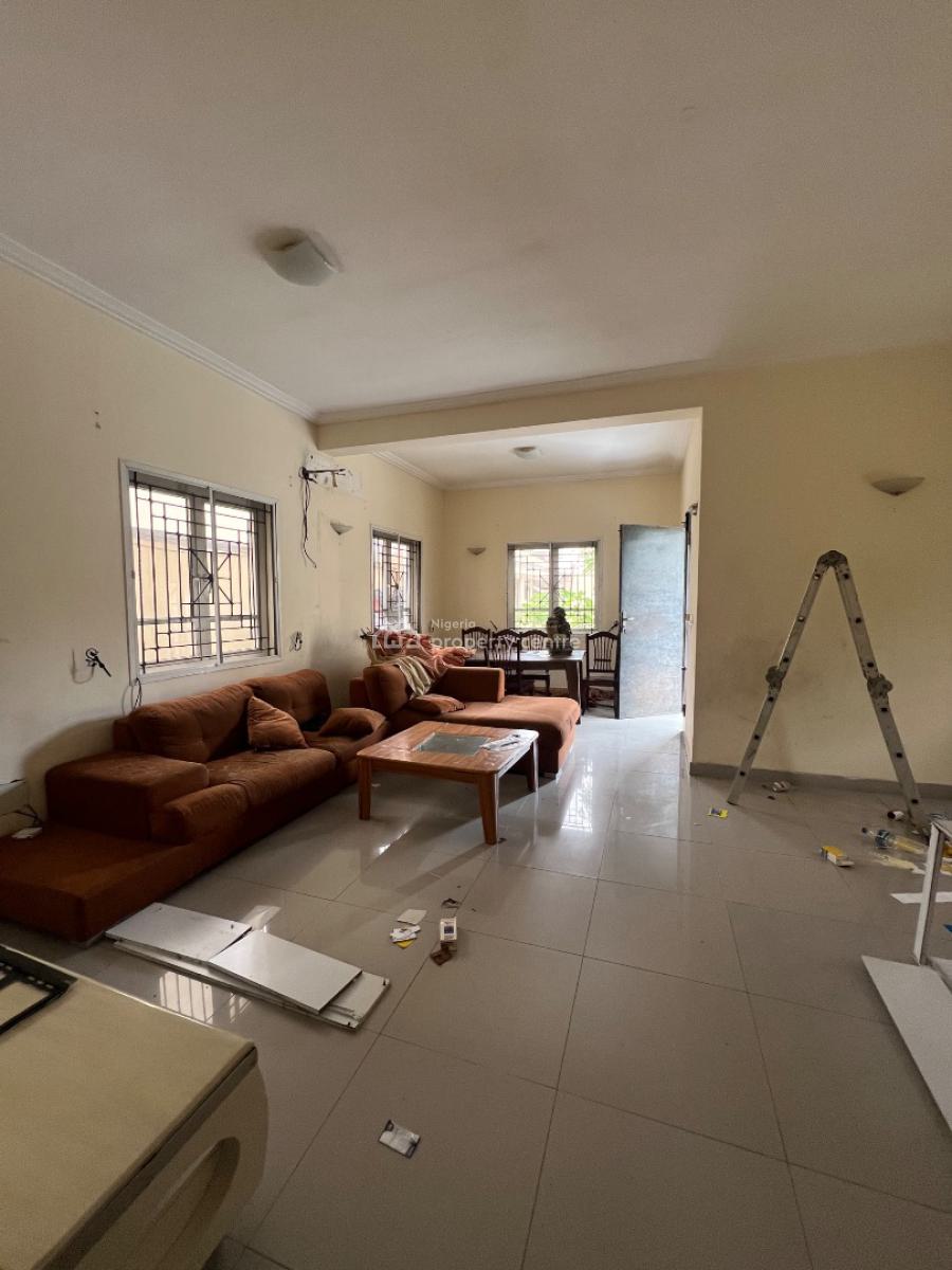 Well Maintained, Three (3) Bedroom Apartment, Lekki Phase 1, Lekki, Lagos, Flat / Apartment for Rent
