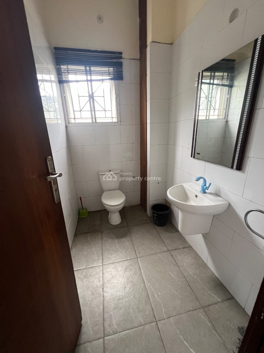 Well Maintained, Three (3) Bedroom Apartment, Lekki Phase 1, Lekki, Lagos, Flat / Apartment for Rent