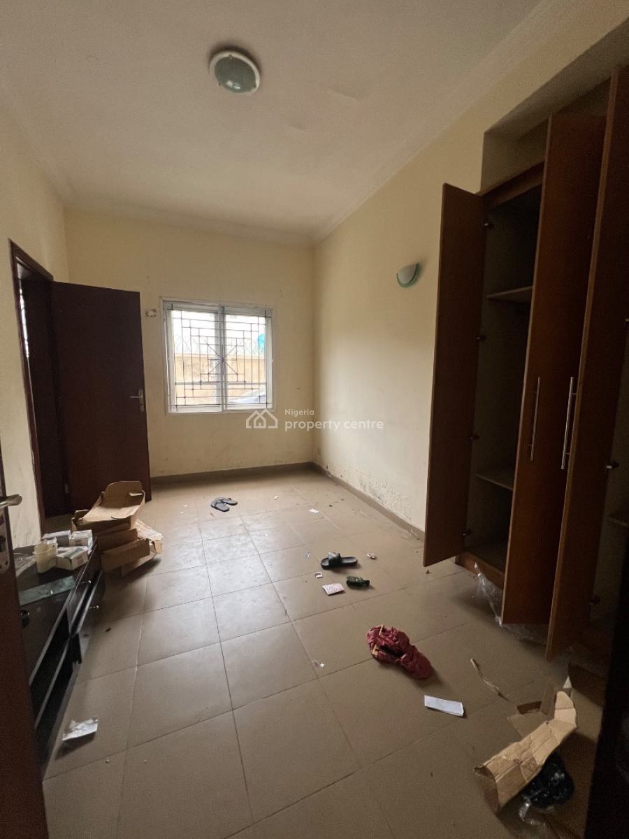 Well Maintained, Three (3) Bedroom Apartment, Lekki Phase 1, Lekki, Lagos, Flat / Apartment for Rent