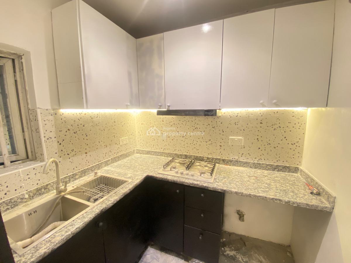 Luxury 2 Bedroom Apartment, Off Onikepo Akande Street, Lekki Phase 1, Lekki, Lagos, Flat / Apartment for Rent